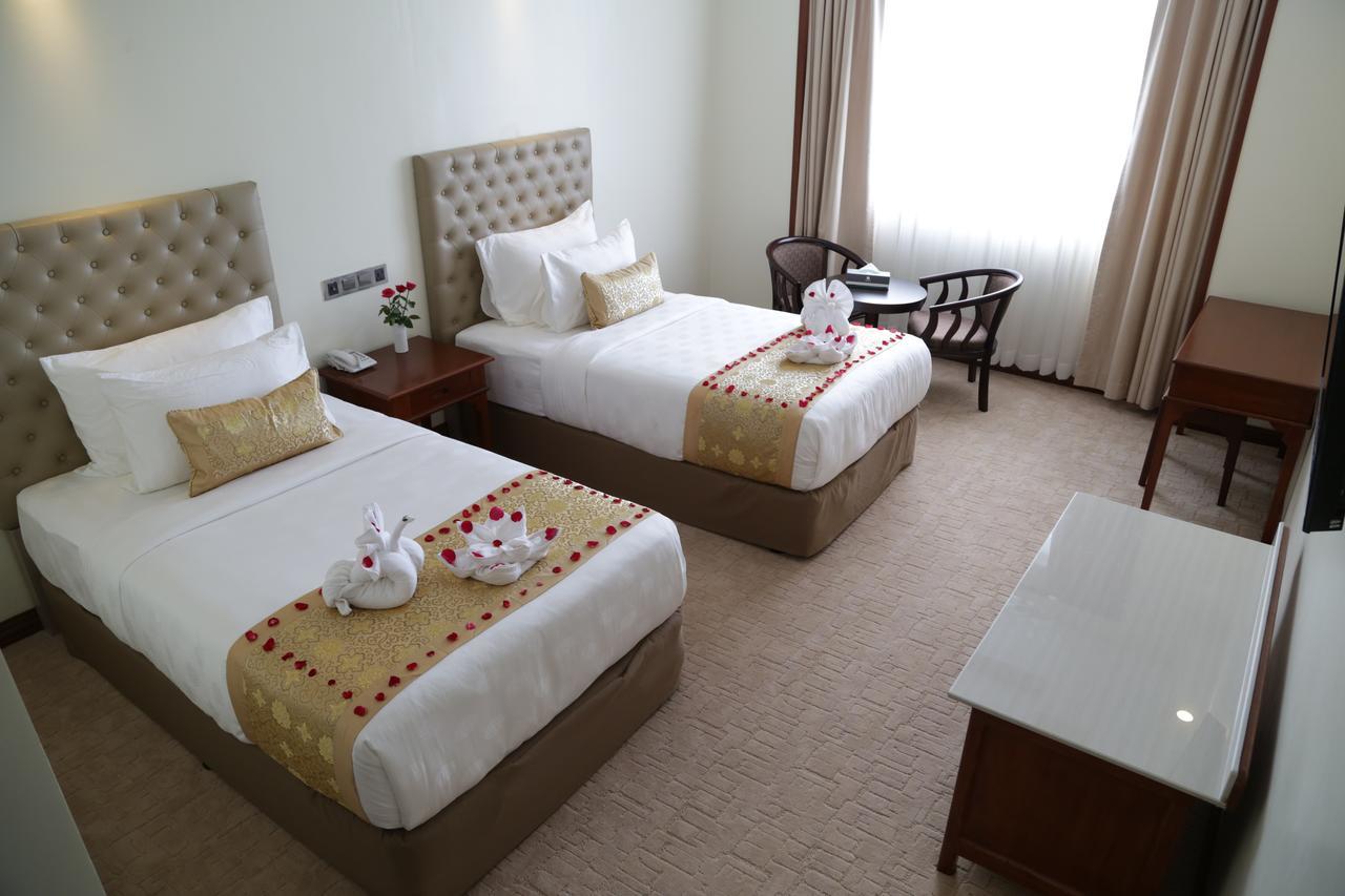 Pacific Hotel Янгон Екстер'єр фото