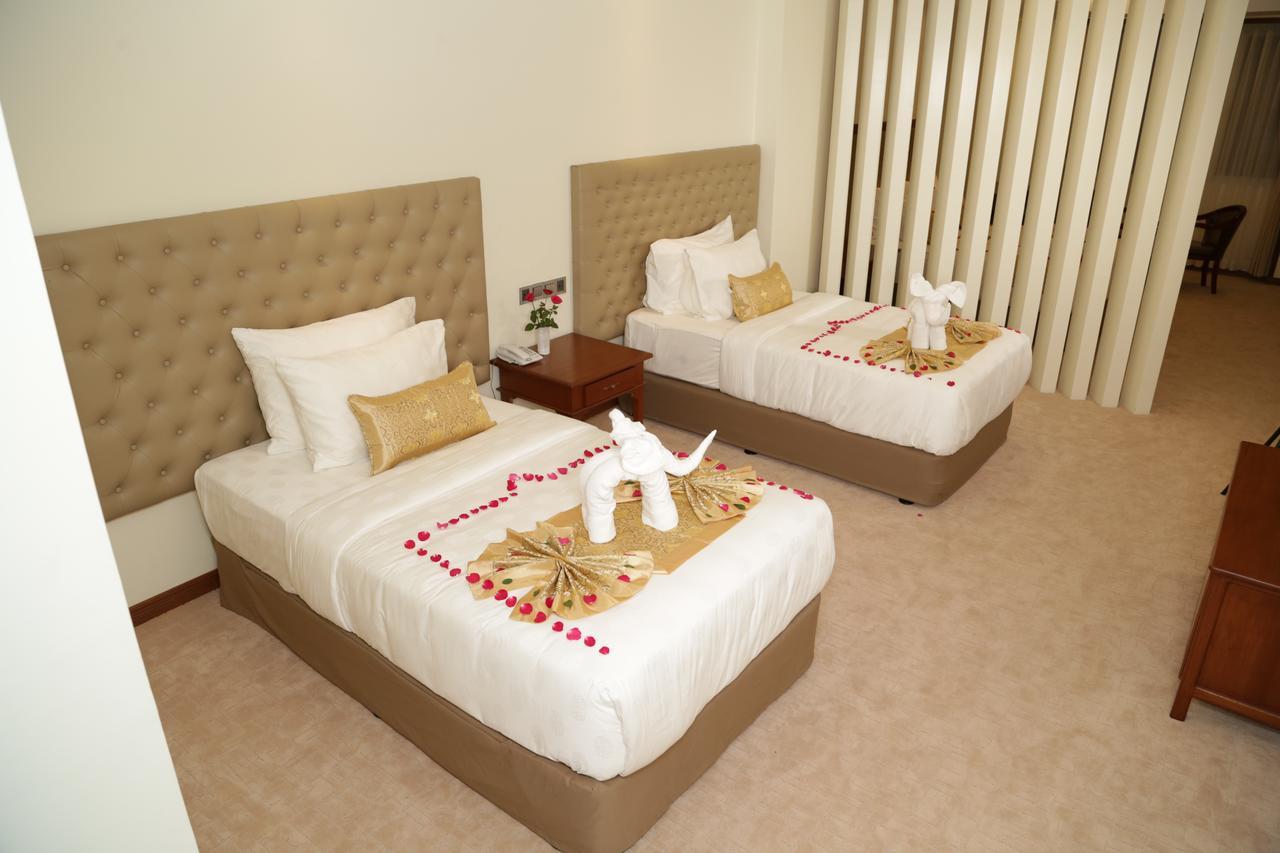 Pacific Hotel Янгон Екстер'єр фото