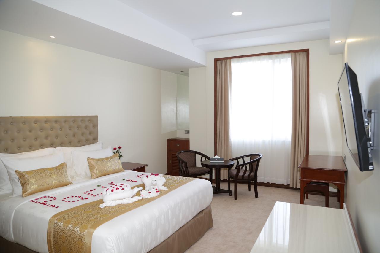 Pacific Hotel Янгон Екстер'єр фото