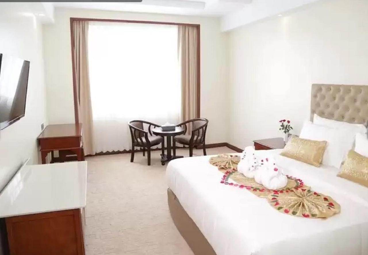 Pacific Hotel Янгон Екстер'єр фото