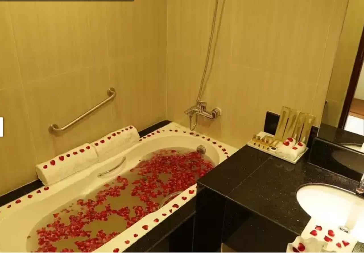 Pacific Hotel Янгон Екстер'єр фото